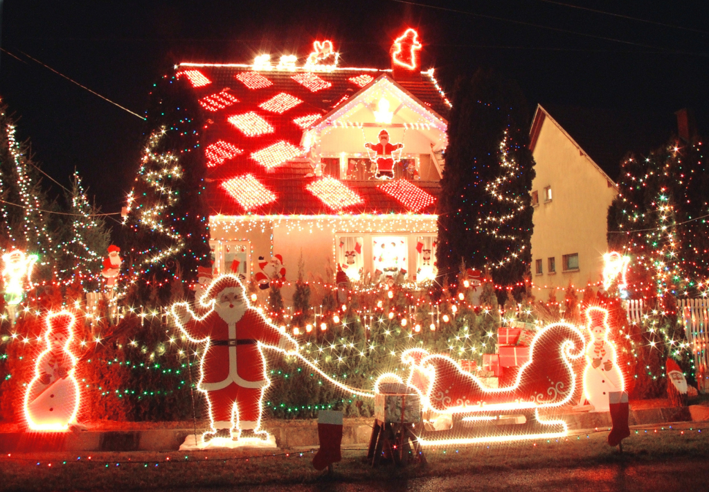 8 Tips for Hanging Christmas Lights